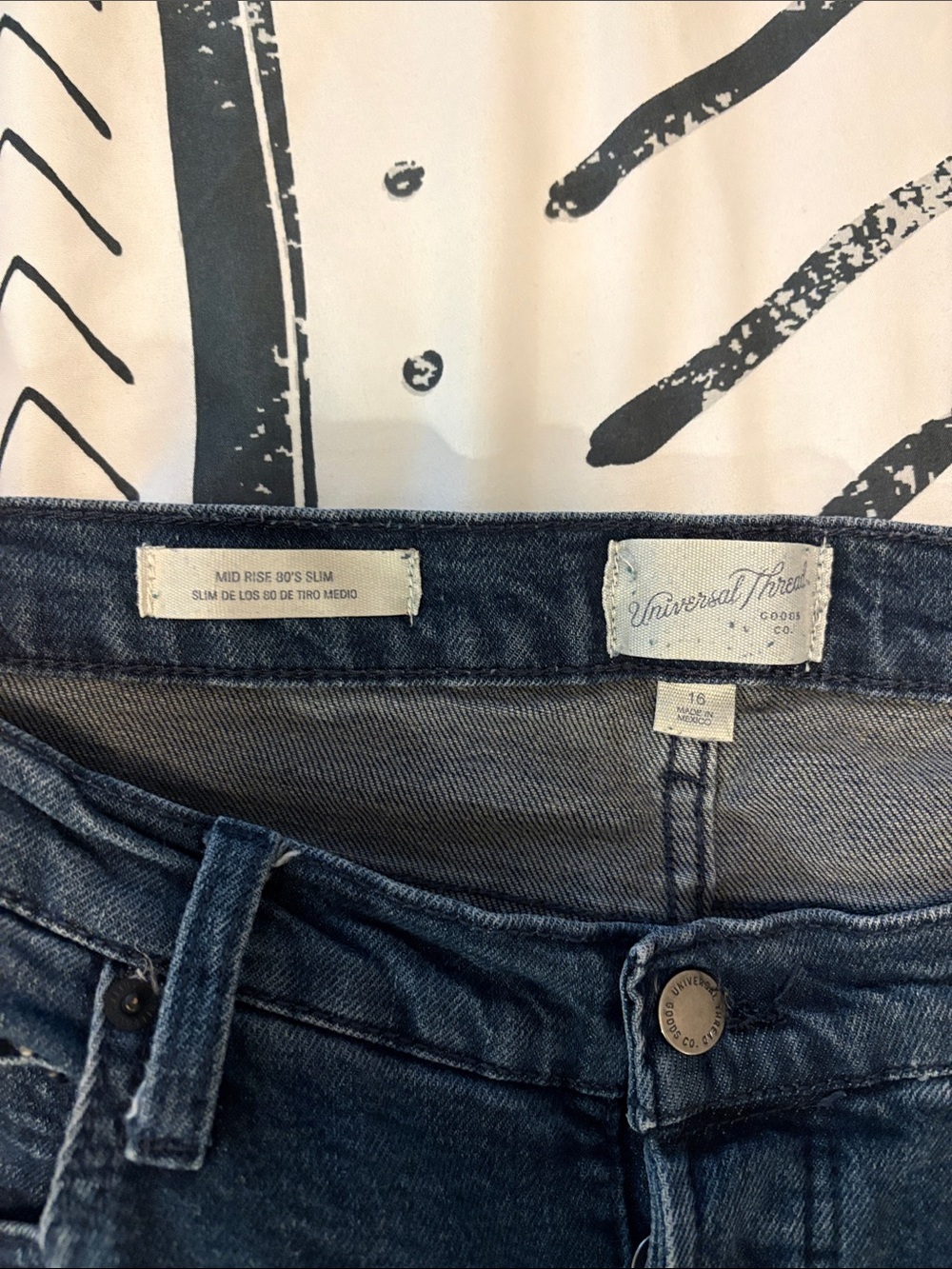 Universal Thread Mid Rise 80’s slim - Picture 2 of 3